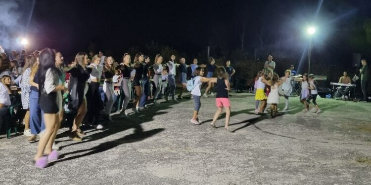 Με κέφι και χορό, το πανηγύρι του Αγίου Ιωάννη από τον Ιππικό Σύλλογο Σιάτιστας.  Βίντεο