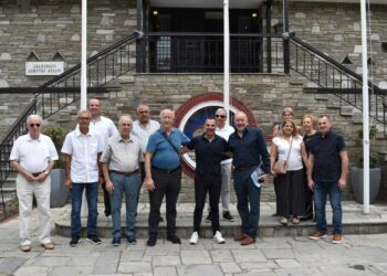 τον Πρόεδρο και μέλη του Συλλόγου Καστοριέων Νέας Υόρκης