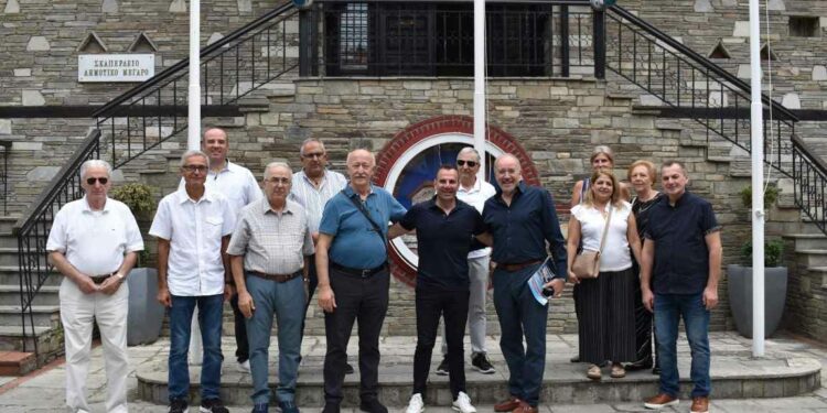 τον Πρόεδρο και μέλη του Συλλόγου Καστοριέων Νέας Υόρκης