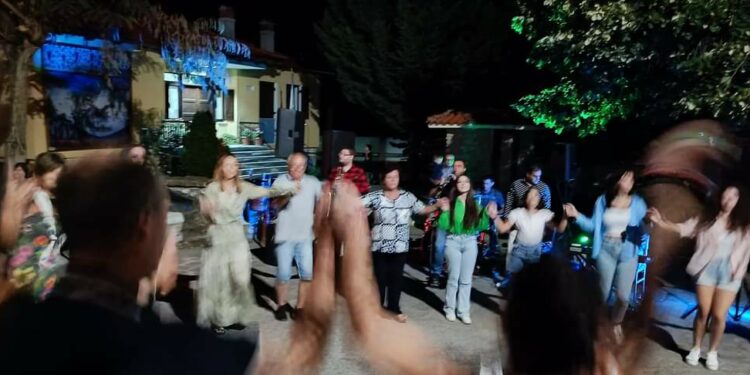 Εράτυρα: Πραγματοποιήθηκε το γλέντι στο παζάρι.  Φωτογραφίες και βίντεο