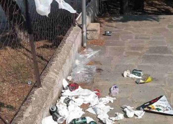 Σιάτιστα: Οι εθελοντές καθαρίζουν και οι ασυνείδητοι βρωμίζουν. Εικόνες