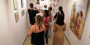 Δήμος Γρεβενών: Εγκαινιάστηκε η έκθεση «Πέρασμα στο Μαύρο-Μπλε» της Δήμητρας Λαμπρέτσα