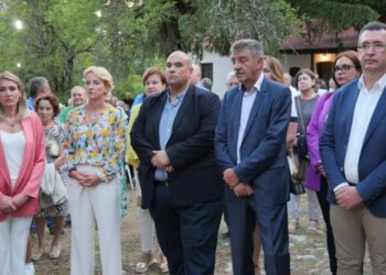 Αλεξάνδρα Σδούκου και Γιώργος Δασταμάνης στο Σπήλαιο Γρεβενών