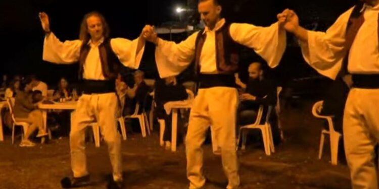 Χρυσαυγή Βοΐου – Γλέντι και χορός στη Δημοτική βραδιά