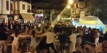 Σιάτιστα: Έκλειναν τους δρόμους και χορεύουν.  Βίντεο