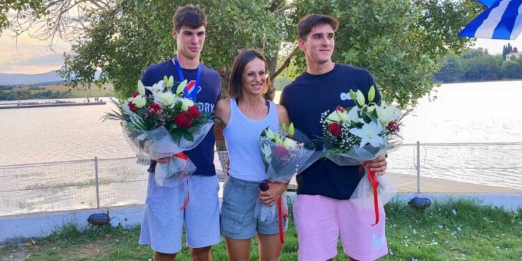 Κοζάνη: Υποδοχή του Παν. Μακρυγιάννη ασημένιου παγκόσμιου πρωταθλητή κωπηλασίας στο σκιφ εφήβων (βίντεο)