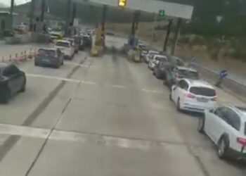 Σιάτιστα: Ουρά χιλιομέτρων στα διόδια και πάλι.  Βίντεο