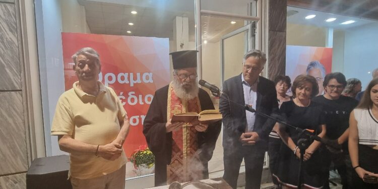 Πραγματοποιήθηκαν τα εγκαίνια του εκλογικού κέντρου του Χρήστου Ζευκλή στη Σιάτιστα.  Βίντεο και φωτογραφίες