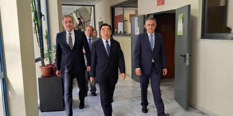 Συνάντηση του Περιφερειάρχη Δυτικής Μακεδονίας Γιώργου Κασαπίδη, με τον Πρέσβη της Λαϊκής Δημοκρατίας της Κίνας, Xiao Junzheng