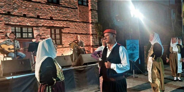 Με την αφιερωματική εκδήλωση «Ημέρα Μνήμης – Πρωτοπόρες Μορφές Γυναικών της Μ. Ασίας» “έπεσε η αυλαία” του Πολιτιστικού Καλοκαιριού του Δήμου Καστοριάς