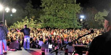 Συναυλία Αλληλεγγύης: Συγκινητική η ανταπόκριση του κόσμου στο κάλεσμα συγκέντρωσης τροφίμων του Δήμου Καστοριάς για τους πλημμυροπαθείς