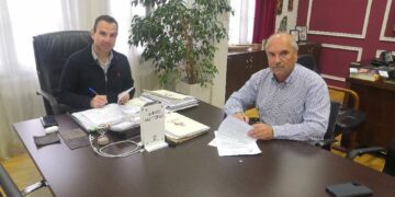 Έργων συνέχεια: Υπεγράφη η σύμβαση για τον ηλεκτροφωτισμό του αύλειου χώρου του 1ου-2ου Λυκείου Καστοριάς