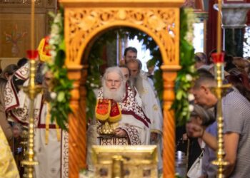 Κοζάνη: Πλήθος πιστών προσκυνά την Αγία Ζώνη