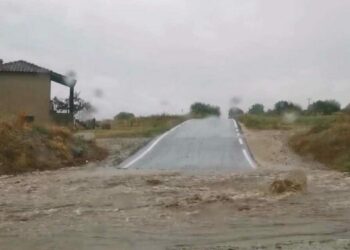“Φούσκωσαν” τα δυο ρέματα στον κάμπο των Σερβίων-Κίνδυνος για τους οδηγούς-Βίντεο
