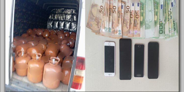 Συνελήφθησαν δύο άτομα σε περιοχή της Φλώρινας, για παράνομη μεταφορά -149- φιαλών που περιείχαν ψυκτικό υγρό (φρέον), βάρους άνω του -1,5- τόνου