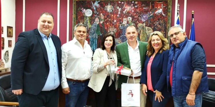 Η ευρωβουλευτής Άννα-Μισέλ Ασημακοπούλου στο Δημαρχείο Καστοριάς