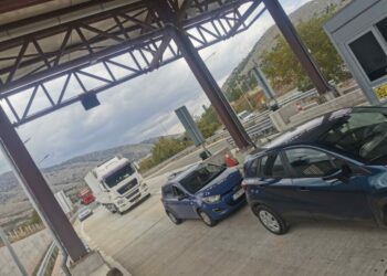 Ώρα 13:50: Πρωτοφανής ταλαιπωρία δεκάδων κόσμου στα διόδια Σιάτιστας-“Έπεσε” το σύστημα και οι μπάρες είναι κλειστές για 40 λεπτά!-Φωτογραφίες