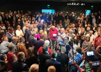 ”Βούλιαξε” από κόσμο η αίθουσα Τέχνης για την παρουσίαση του συνδυασμού Αμανατίδη