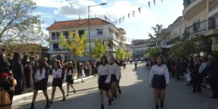 Η παρέλαση της 28ης Οκτωβρίου στη Νεάπολη.  Βίντεο