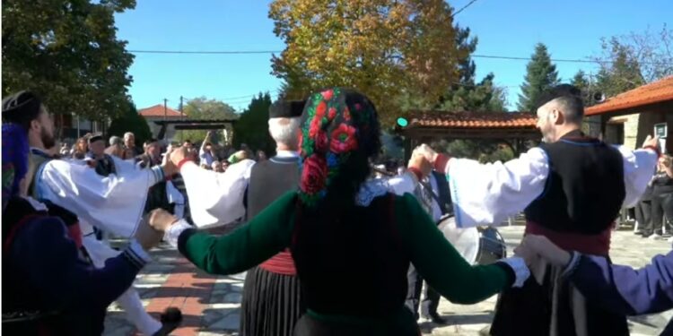 Με πλήθος κόσμου η Καστανογιορτή στη Δαμασκηνιά Βοΐου.  Βίντεο