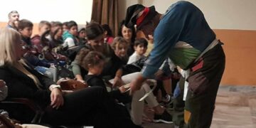 Θεατροδρόμιο Κοζάνης: Φωτογραφίες, βίντεο και κείμενο για την παράσταση “Το σχολείο του Καραγκιόζη”