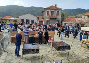 Βόιο: Εκατοντάδες επισκέπτες στο Καστανοπάζαρο του Πενταλόφου