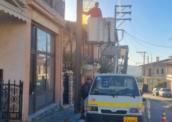 Βόιο: Ξεκίνησε ο στολισμός για τα Χριστούγεννα. Η Αναστασία στο άναμμα του Δέντρου;