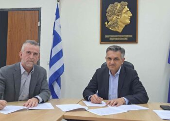 Υπογραφή σύμβασης από τον Γ. Κασαπίδη για το έργο «Δημιουργία Ενιαίου Δικτύου Σήμανσης και πληροφόρησης των Πέτρινων Γεφυριών της Δυτικής Μακεδονίας»