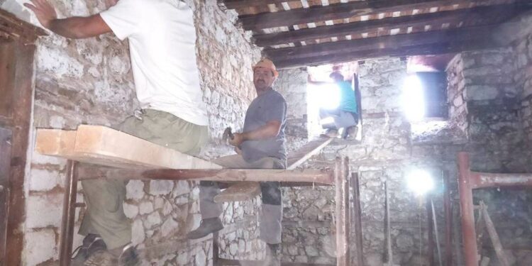 Σιάτιστα: Προχωρά η αποκατάσταση στο Αρχοντικό Μανούση. Φωτογραφίες