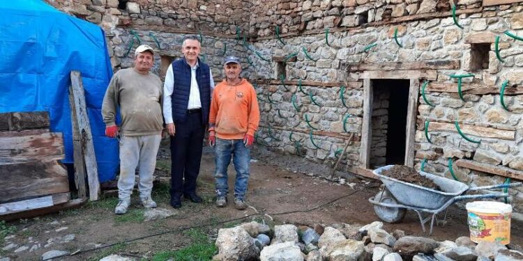 Στις εργασίες αποκατάστασης της Ιεράς Μονής Παμμεγίστων Ταξιαρχών ο Γ. Κασαπίδης