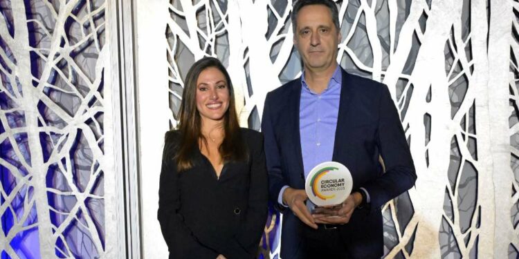 Η ΔΙΑΔΥΜΑ βραβεύτηκε στα Circular Economy Awards 2023 για τη χωριστή συλλογή των Επικίνδυνων Οικιακών Αποβλήτων στη Δυτική Μακεδονία
