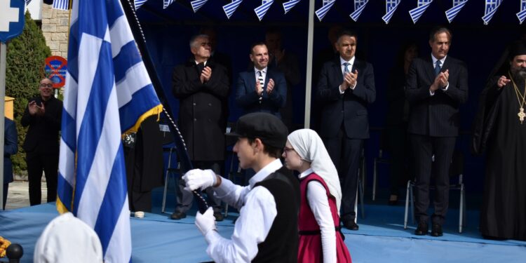 Με λαμπρότητα εορτάστηκαν τα Ελευθέρια της Καστοριάς