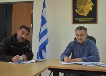 Υπογραφή σύμβασης από τον Περιφερειάρχη Γ. Κασαπίδη για το έργο «Εργασίες ανακατασκευής καταστρώματος Υψηλής Γέφυρας Σερβίων»