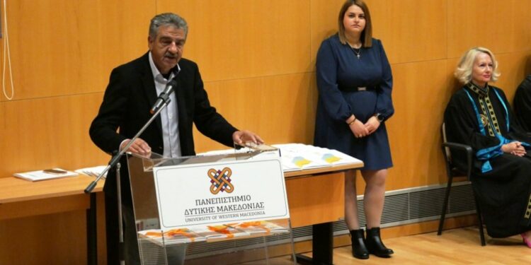 Ο Δήμαρχος Γρεβενών Γιώργος Δασταμάνης στη σημερινή τελετή ορκωμοσίας των αποφοίτων του Πανεπιστημίου