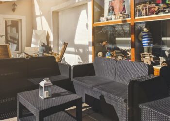 Στόρια και Σαλόνι Κήπου – Ανανεώστε τον Χώρο σας Μέσα και Έξω με Δυο Κινήσεις!