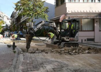 Δήμος Γρεβενών: Εργασίες συντήρησης και αποκατάστασης πεζόδρομων και πεζοδρομίων -Βίντεο