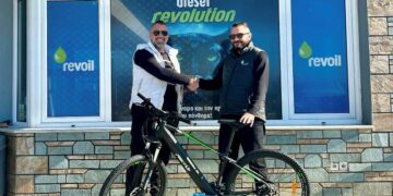 Το Πρατήριο REVOIL αδερφοί Μπούρτζου παρέδωσε στον τυχερό της κλήρωσης WINCLUB της REVOIL ένα από τα δυο ηλεκτρικά ποδήλατα