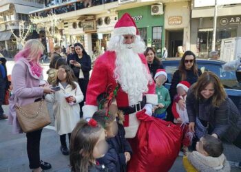 Ενημερωτικά φυλλάδια με συμβουλές οδικής ασφάλειας με τίτλο «Ο Σεβασμός στον συνάνθρωπο είναι ηθική υποχρέωση και πράξη αγάπης» διανεμήθηκαν από αστυνομικούς του Τμήματος Τροχαίας Κοζάνης