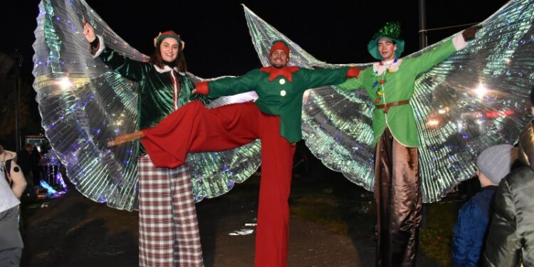 Φαντασμαγορική η έναρξη της Μαγικής Λιμνοπολιτείας