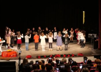 Με μεγάλη επιτυχία η Χριστουγεννιάτικη Χορευτική Εκδήλωση του Τμήματος Παραδοσιακών Χορών Δήμου Γρεβενών (Βίντεο+Φωτογραφίες)