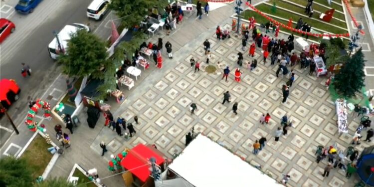 Τσοτύλι: Μάγεψε το Χριστουγεννιάτικο χωριό.  Βίντεο