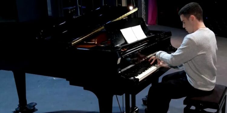 Ο 15χρονος βραβευμένος πιανίστας με καταγωγή από την Κοζάνη