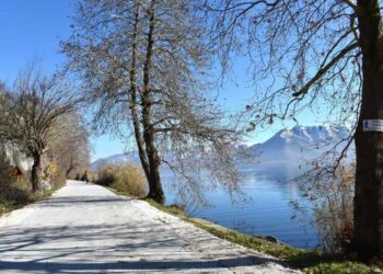 Αυτοψία του Δημάρχου Καστοριάς στις εργασίες του εσωτερικού παραλίμνιου δρόμου. Έως την Παρασκευή θα δοθεί στην κυκλοφορία