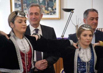 Τα κάλαντα των Θεοφανείων στον ΥΜΑΘ Στάθη Κωνσταντινίδη από τον Ποντιακό Σύλλογο Ακρινής Κοζάνης – Συνάντηση εργασίας με τον Δήμαρχο Κοζάνης κ. Γιάννη Κοκκαλιάρη