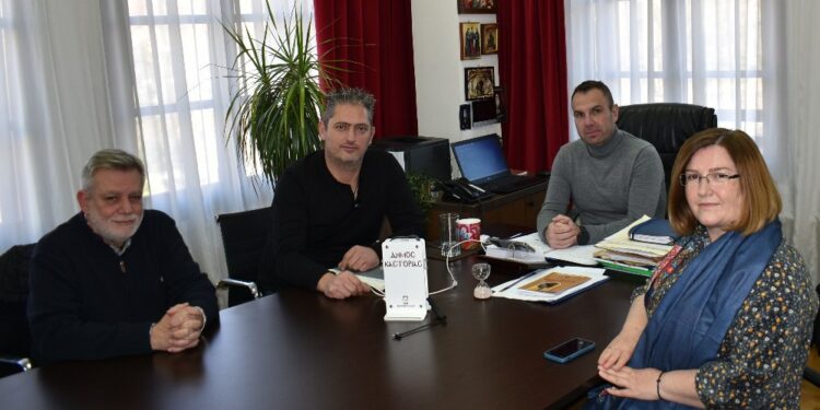 Συνάντηση εργασίας του Δημάρχου Καστοριάς με την Περιφερειακή Διευθύντρια Α΄θμιας και Β΄θμιας Εκπαίδευσης Δυτικής Μακεδονίας
