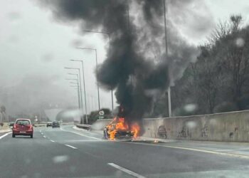 Στις φλόγες αυτοκίνητο “Porsche” στην Εγνατία οδό