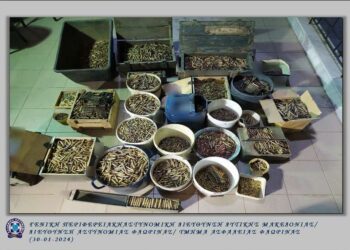 Μεγάλες ποσότητες πολεμικού υλικού βρέθηκαν από αστυνομικούς του Τμήματος Ασφάλειας Φλώρινας, σε οικία στην πόλη της Φλώρινας 