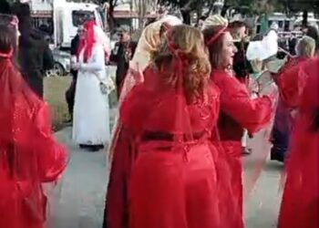 Γαλατινή: Με πολύ κέφι τα Μπουμπουσάρια.  Βίντεο