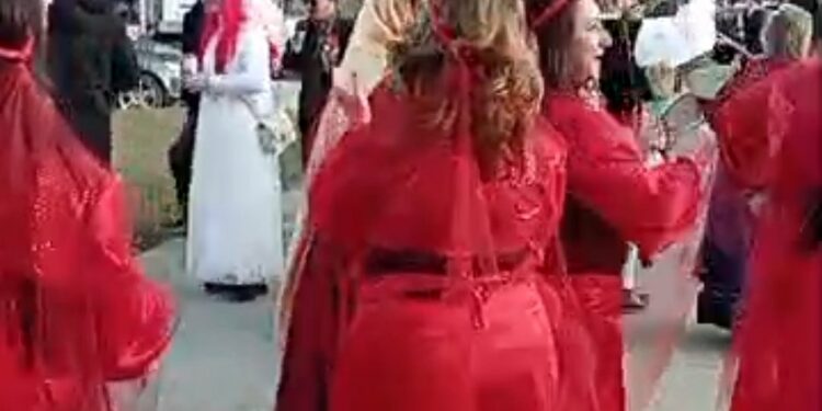 Γαλατινή: Με πολύ κέφι τα Μπουμπουσάρια.  Βίντεο