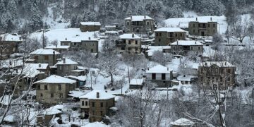 Όμορφες εικόνες από τον χιονισμένο Πεντάλοφο